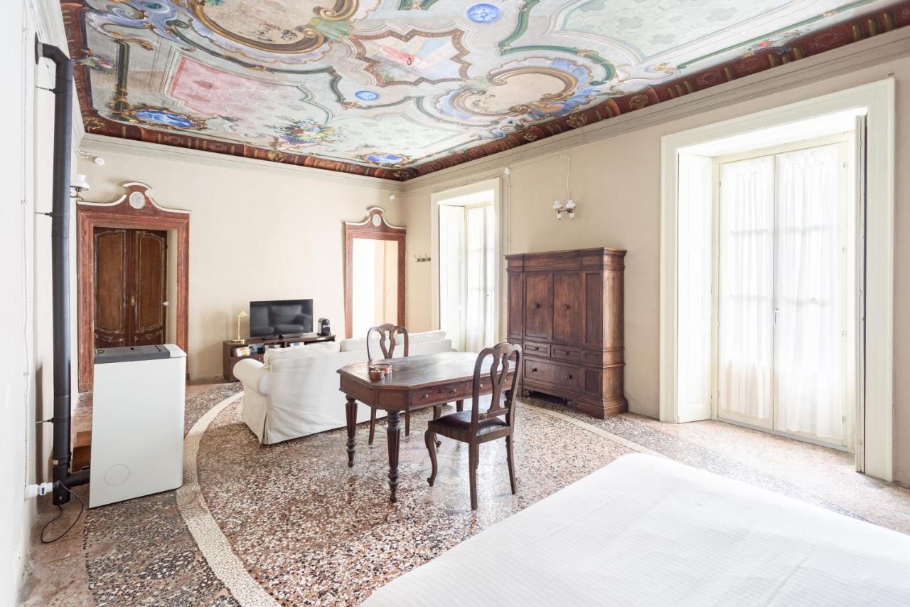 דירות Castello Cabiaglio Palazzo Mia By Icasamia It מראה חיצוני תמונה